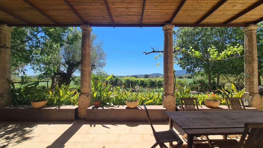 Sound healing with gong